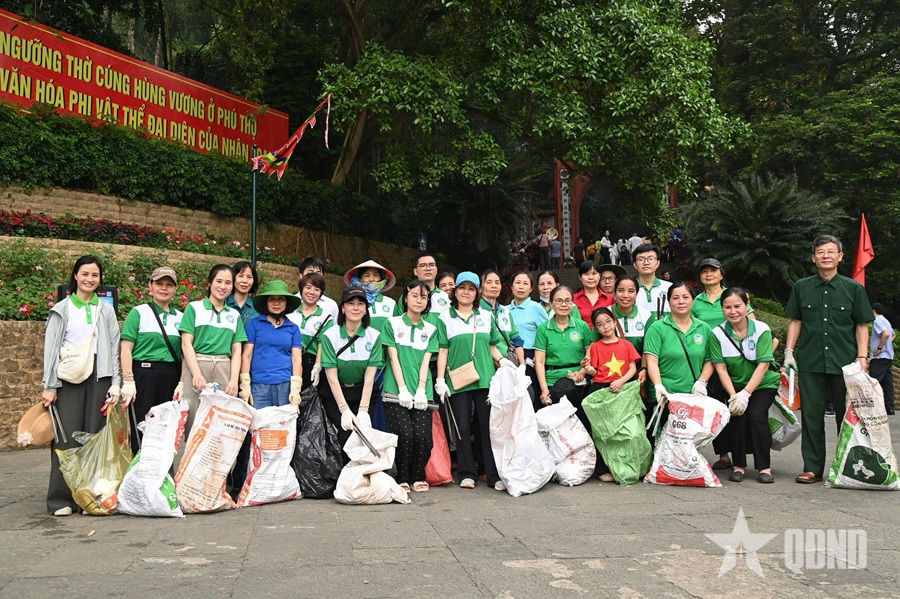 Hội Yêu rác tỉnh Phú Thọ phối hợp trồng 500 cây xanh tại Khu Di tích lịch sử Đền Hùng